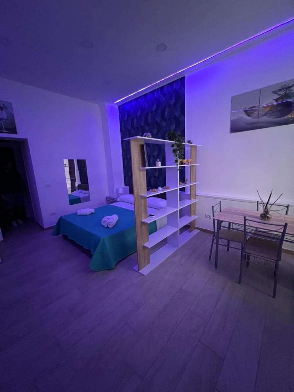 Bed, Photo of the whole room