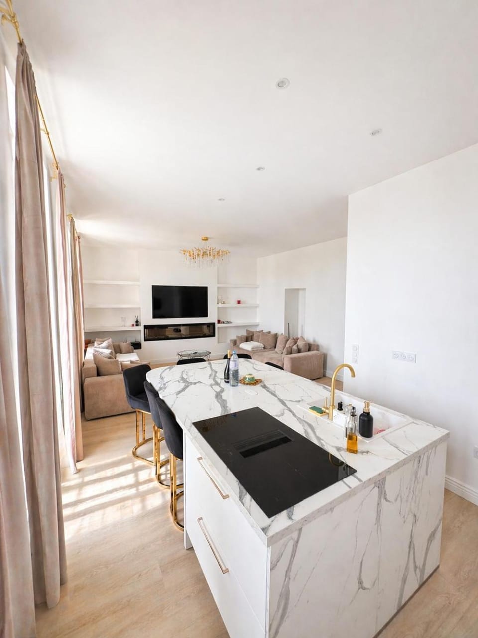 TV and multimedia, Kitchen or kitchenette, Living room