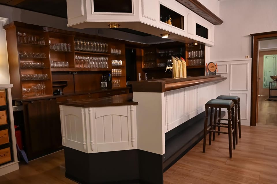 Lounge or bar