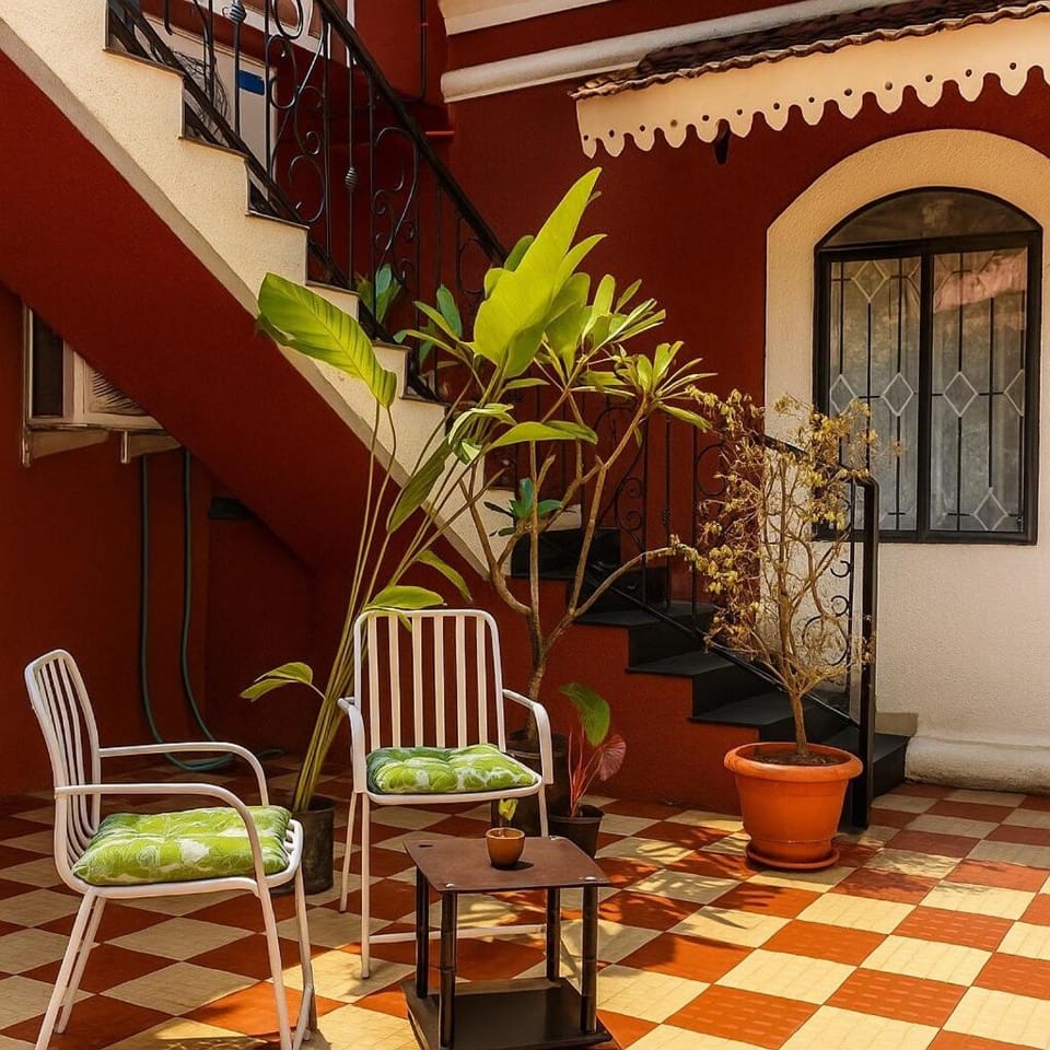 V3stay- 4bhk heritage Villa with private pool in Calangute Villa in Candolim