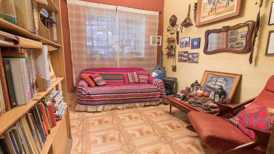 Library, Living room, Seating area