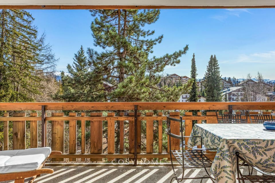 Spring, Day, Natural landscape, View (from property/room), Balcony/Terrace, Dining area, Mountain view
