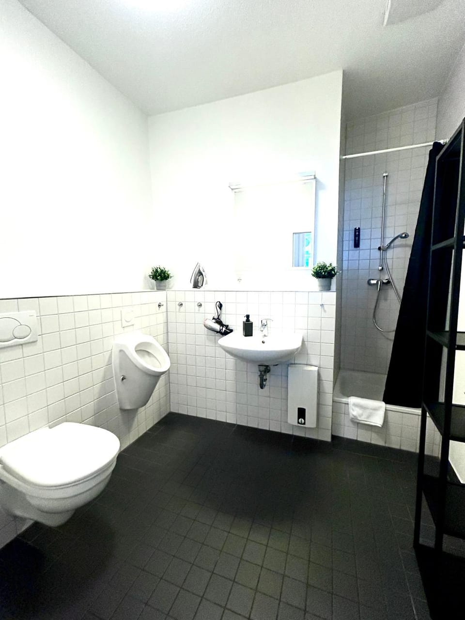 Shower, Toilet, Bathroom, bidet, towels