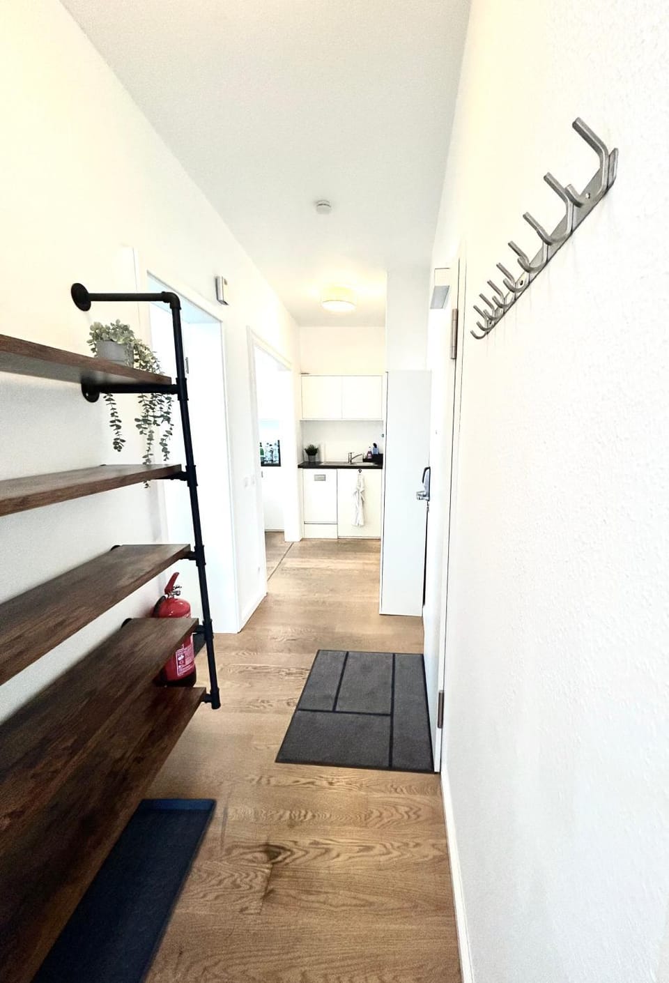 Central Apartment for up to 10 Guests Apartment in Hamburg