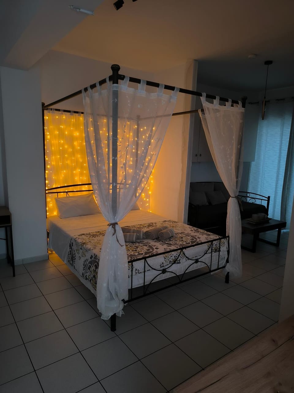 Bed, Photo of the whole room
