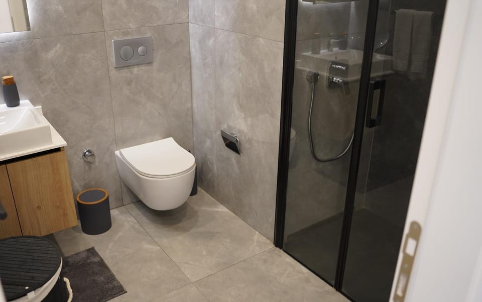 Shower, Toilet, Bathroom