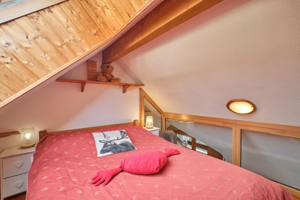 Property building, Living room, Bedroom