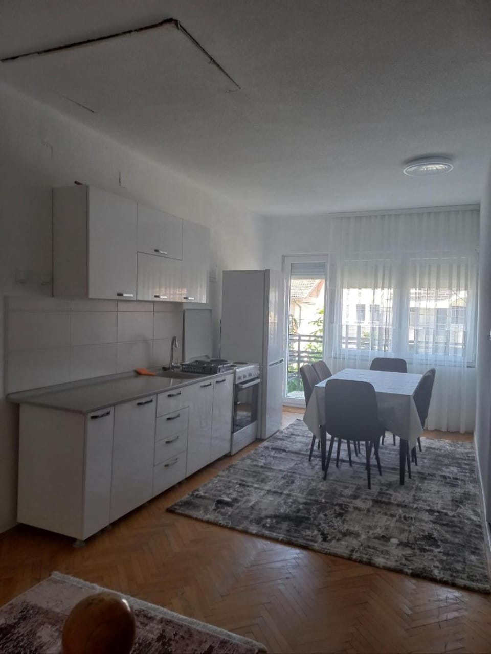 Kitchen or kitchenette, Dining area, oven