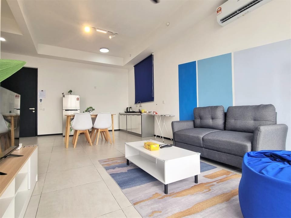 TV and multimedia, Kitchen or kitchenette, Living room, Seating area