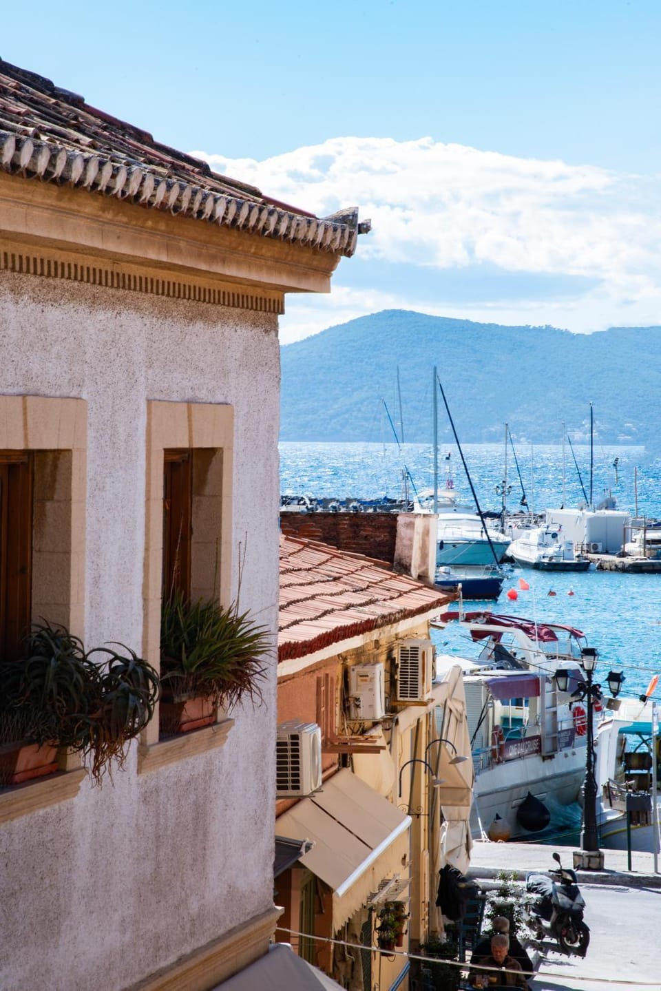 Property building, Nearby landmark, Day, Natural landscape, Activities, City view, Lake view, Mountain view, River view, Sea view, Location, Parking