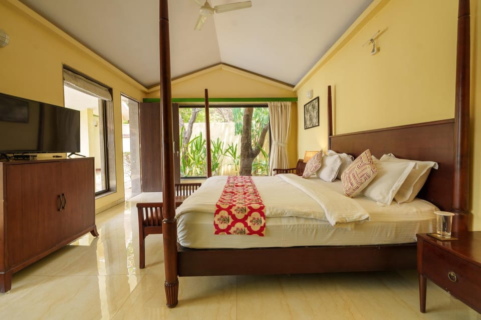 Bed, TV and multimedia, Photo of the whole room, Seating area, Bedroom, air conditioner