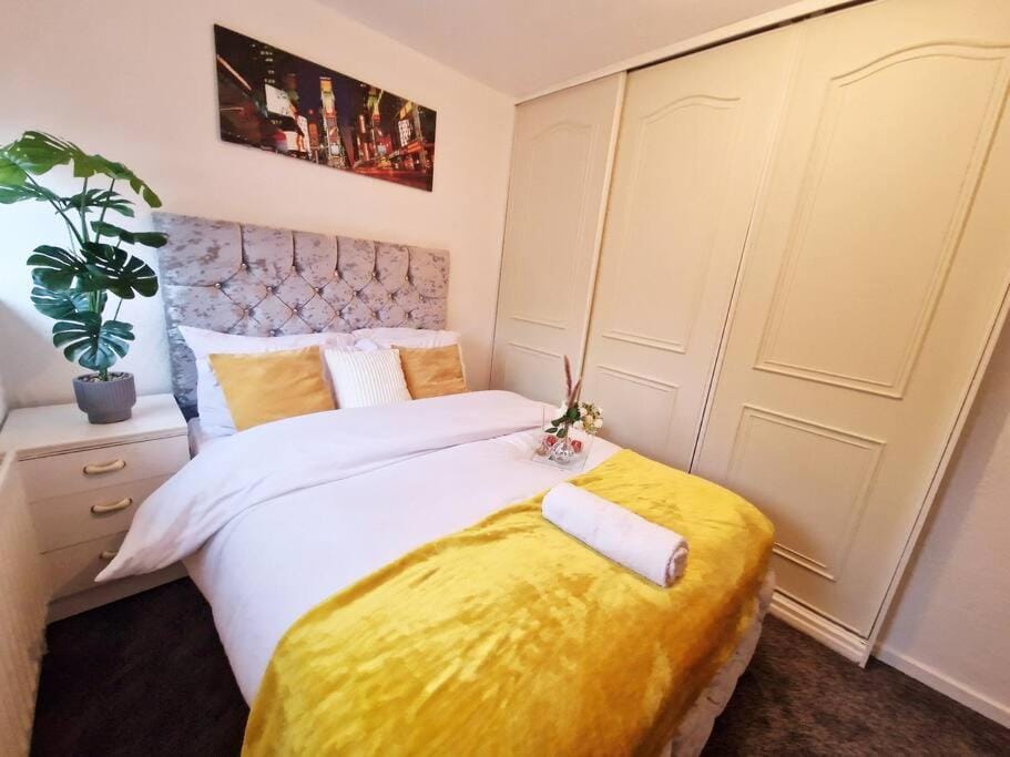 Attractive 4 bedroom entire house in Nottingham House in England