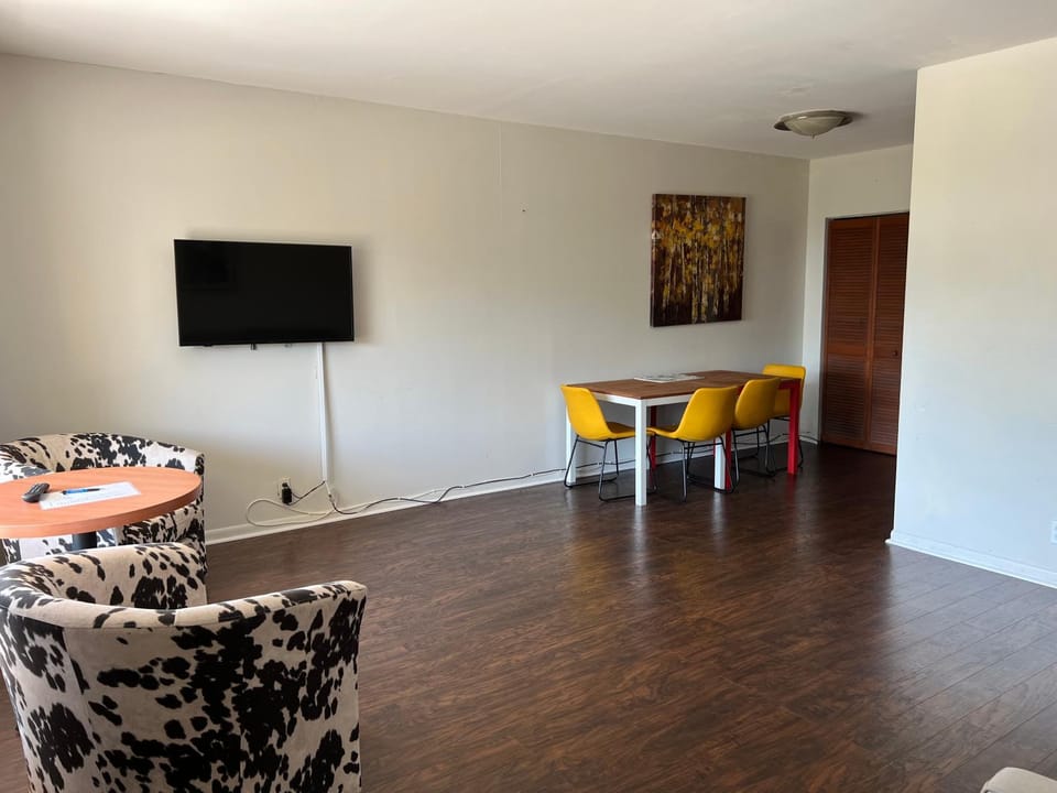 Communal lounge/ TV room, Living room, Dining area