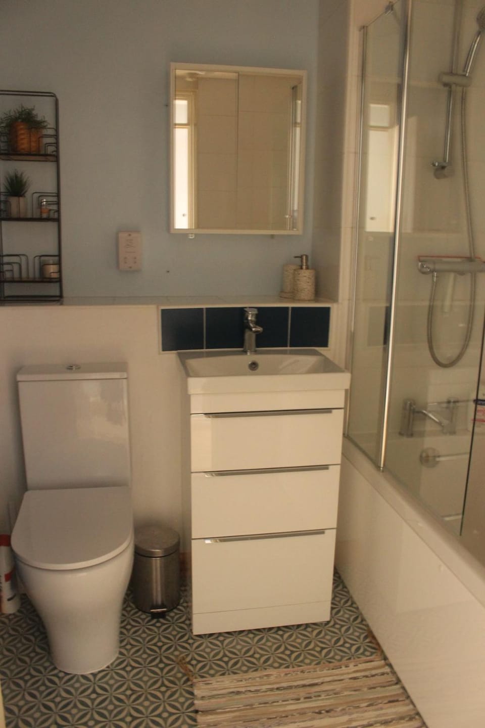 Quiet apartment with balcony, EV and private parking Apartment in Exeter