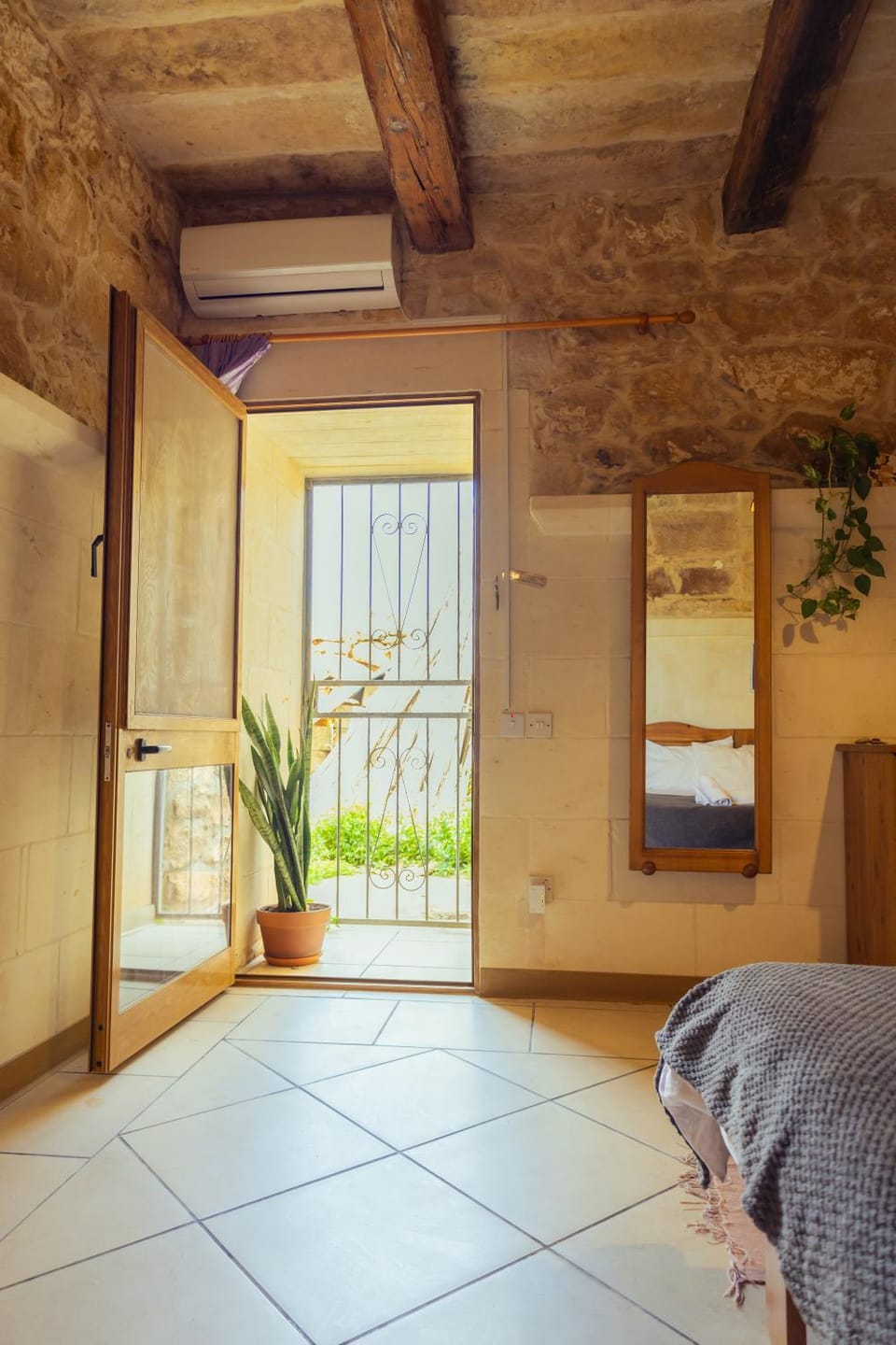 Bedroom, air conditioner