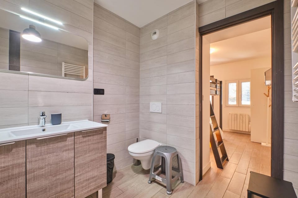 Bathroom, Living room