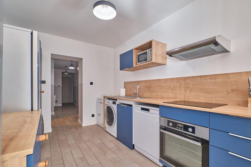 Kitchen or kitchenette, Living room