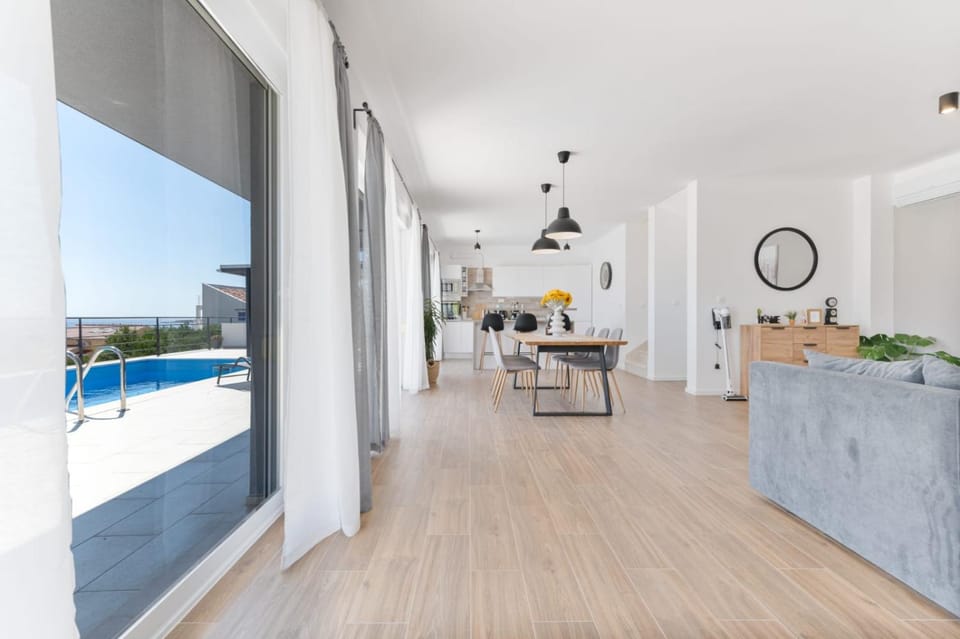 Patio, Kitchen or kitchenette, Living room, Seating area, Dining area, Pool view, Swimming pool