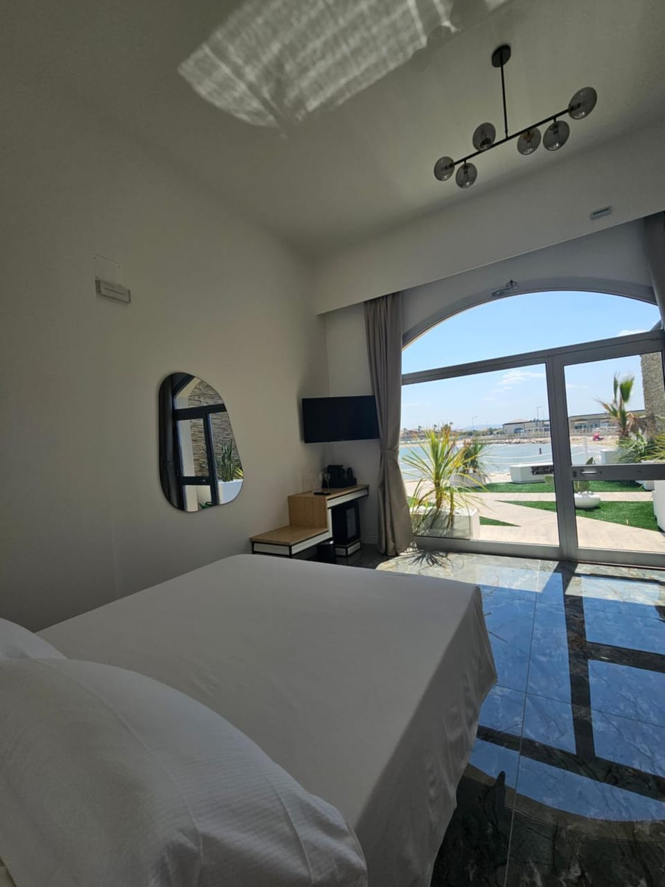 Natural landscape, Photo of the whole room, Bedroom