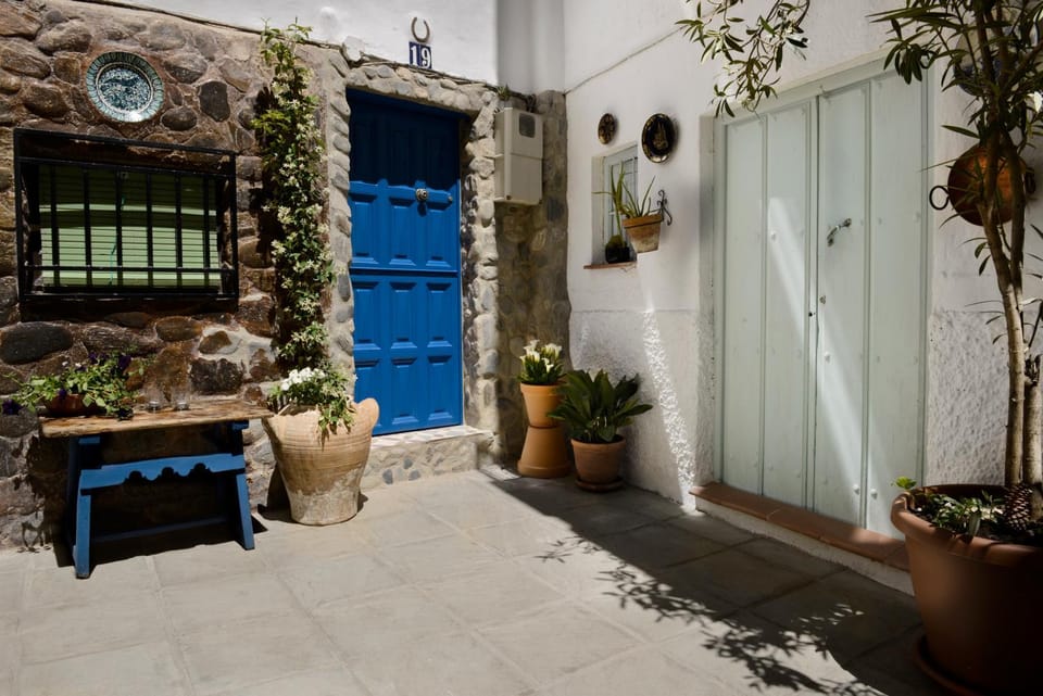 Patio, Facade/entrance, Day