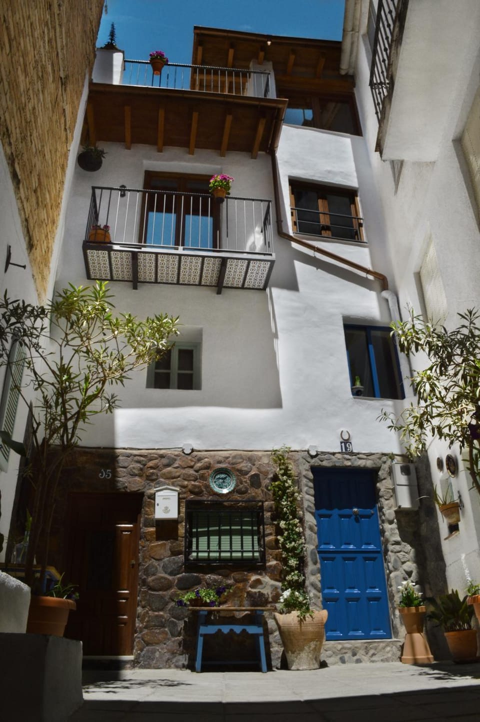 Facade/entrance