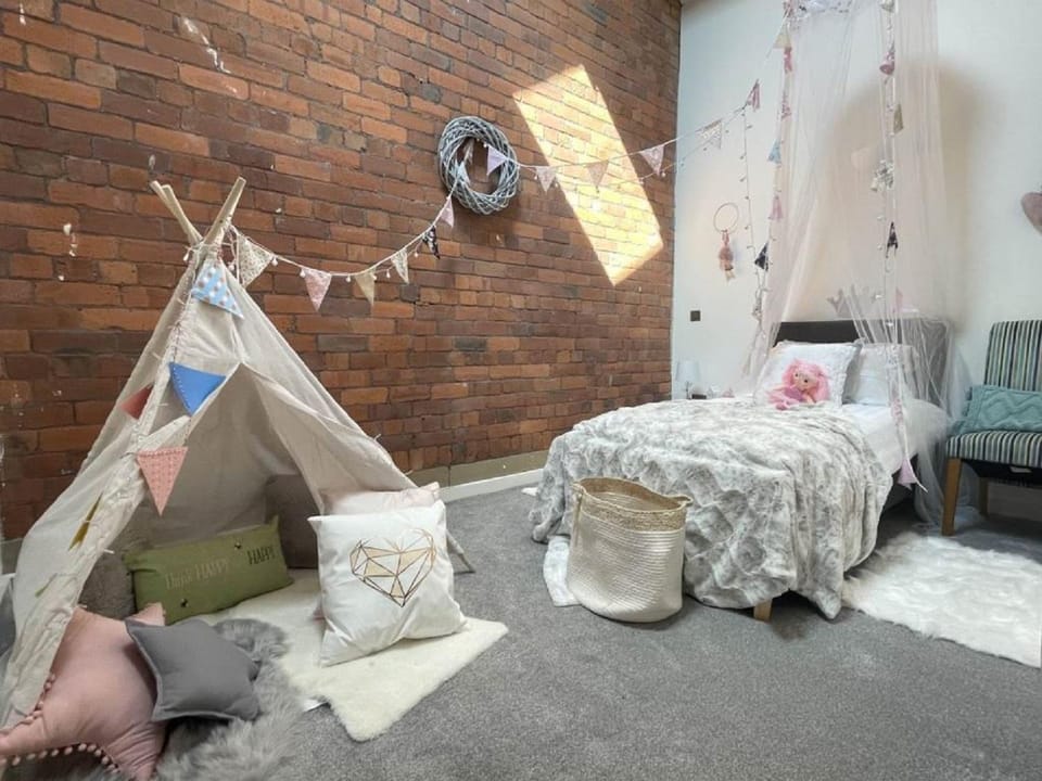 Bed, Other, Decorative detail, Bedroom, wardrobe