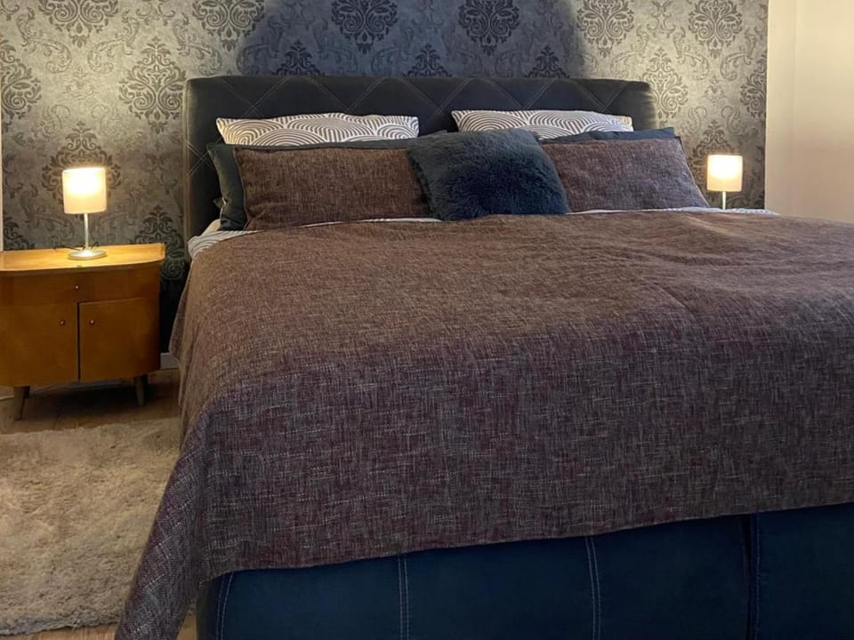 Bed, Photo of the whole room, Bedroom