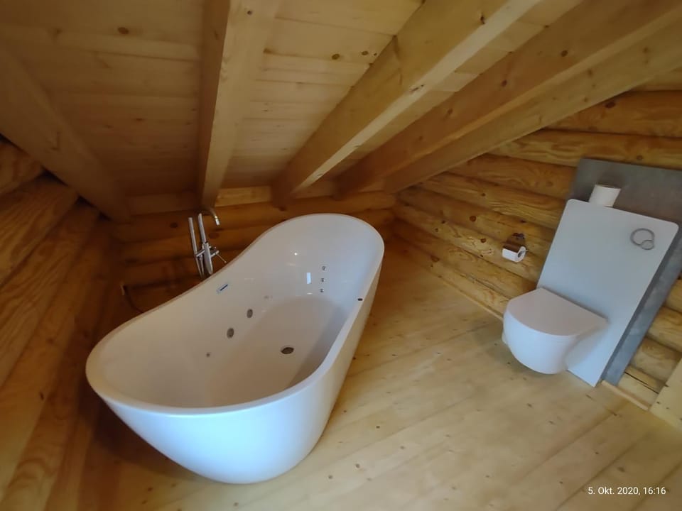 Hot Tub, Bathroom