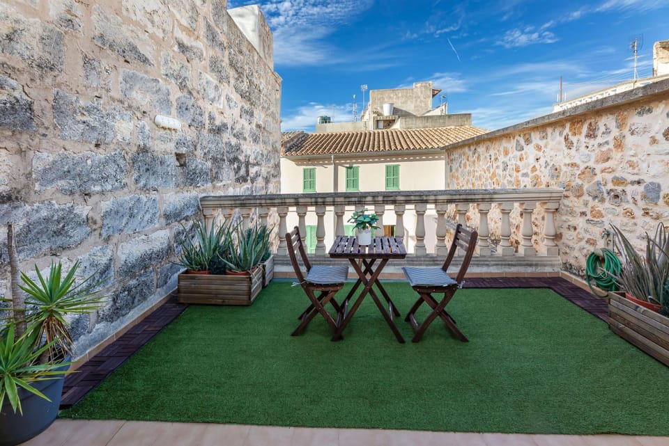 Property building, Balcony/Terrace, Living room