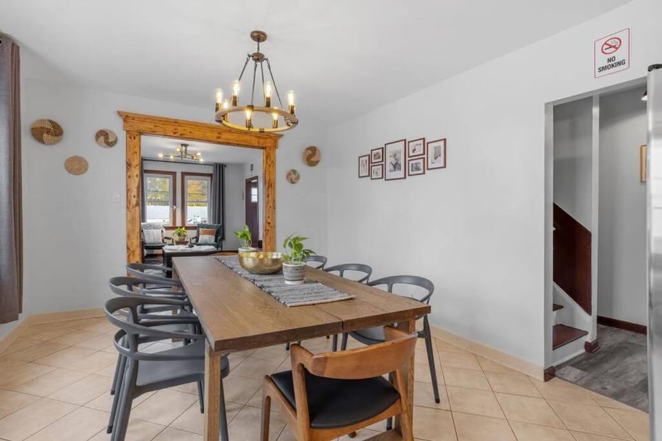Renovated 6BR 2BA AC home and Game Room House in Atlantic City