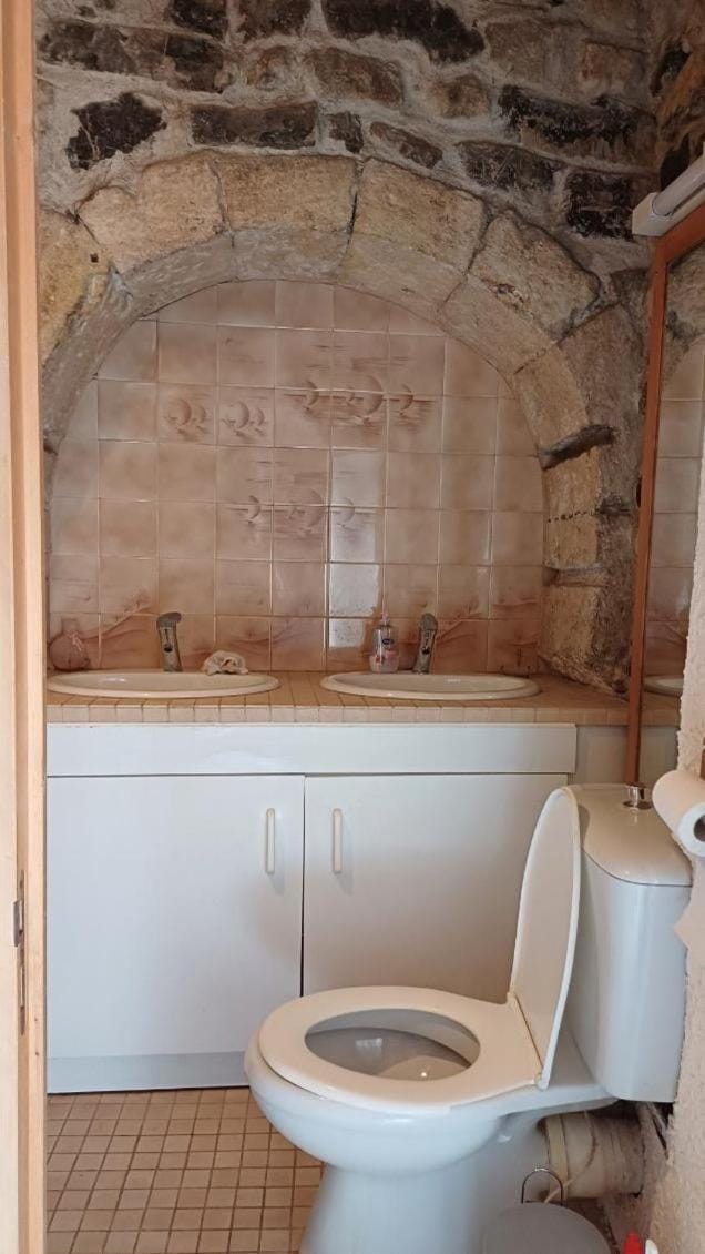Appartement chaleureux dans une maison en pierre Apartment in Occitanie