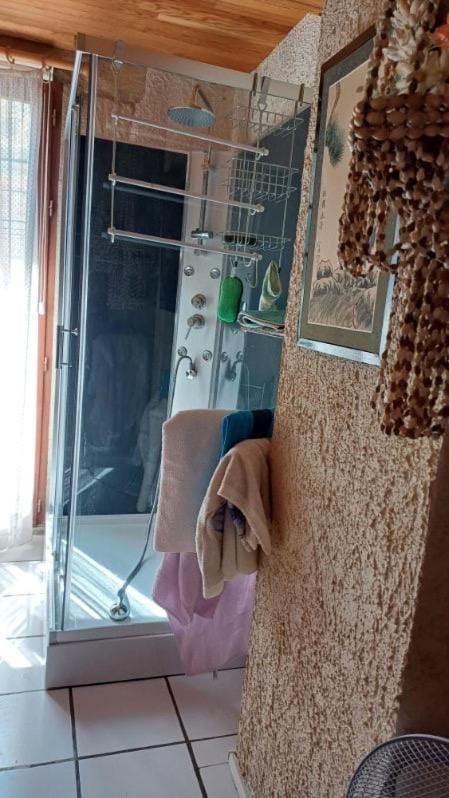 Appartement chaleureux dans une maison en pierre Apartment in Occitanie