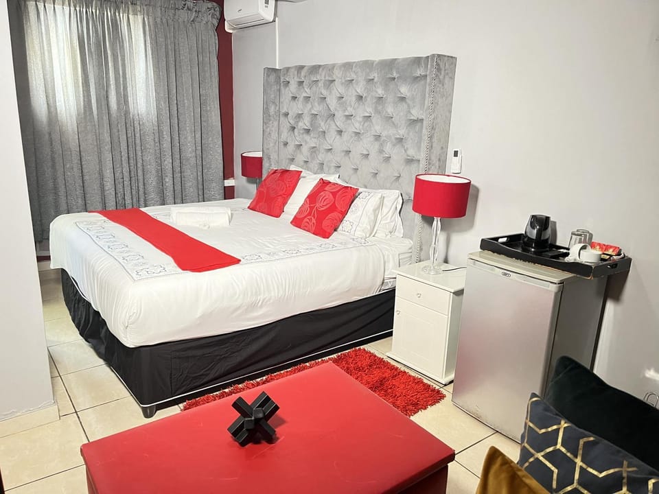 Bedroom, minibar