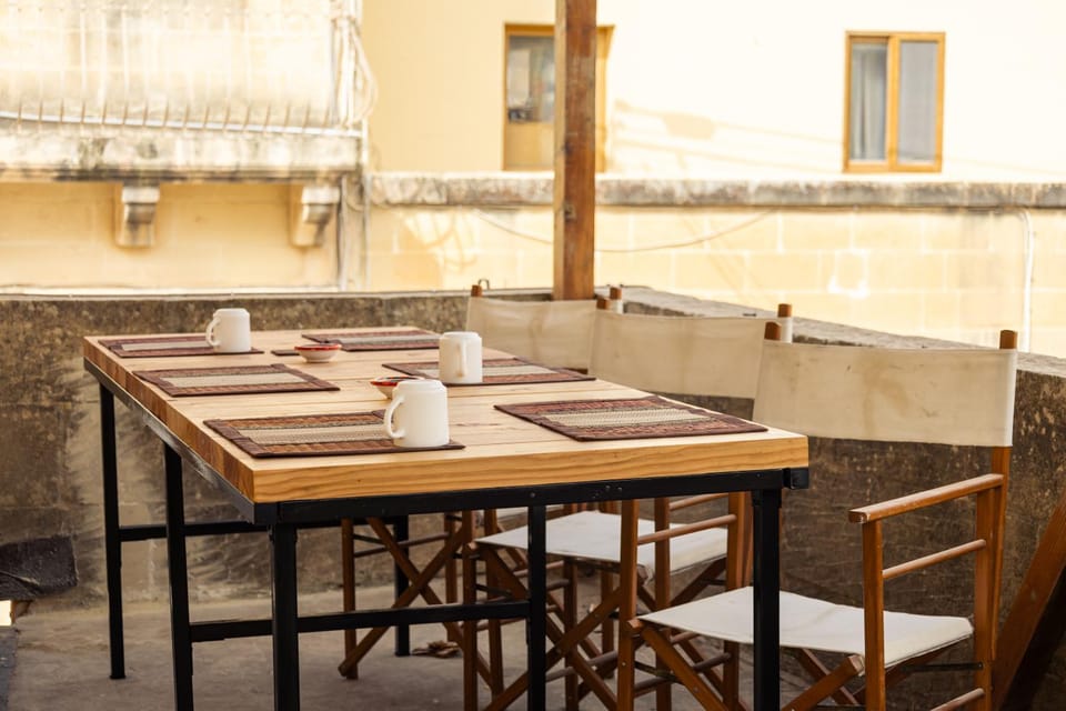 Tranquil 2-Bedroom Escape Apartment in Malta