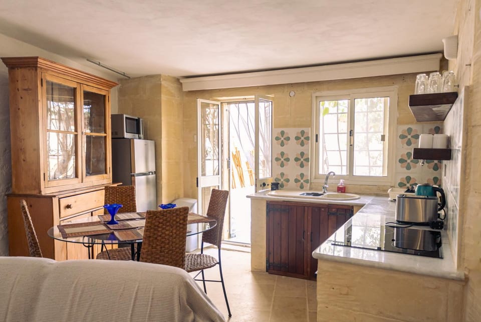 Tranquil 2-Bedroom Escape Apartment in Malta