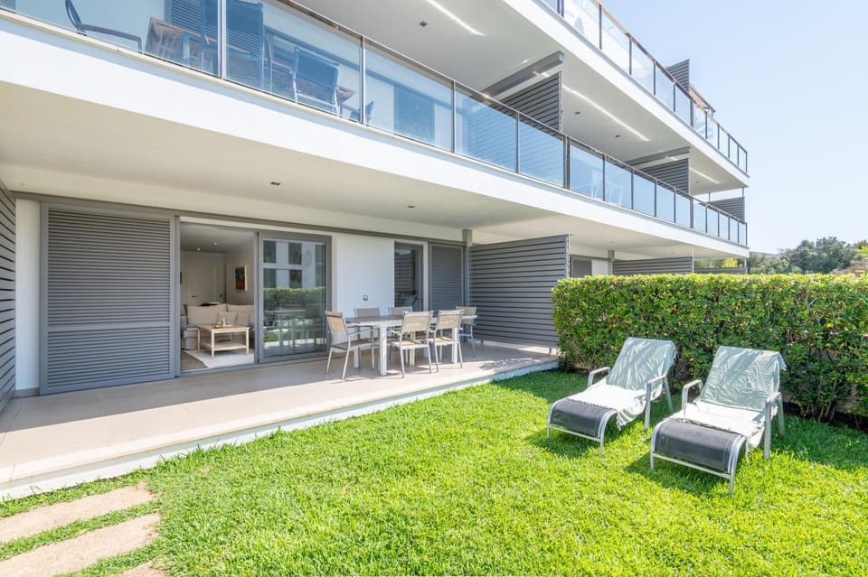 Property building, Balcony/Terrace, Living room