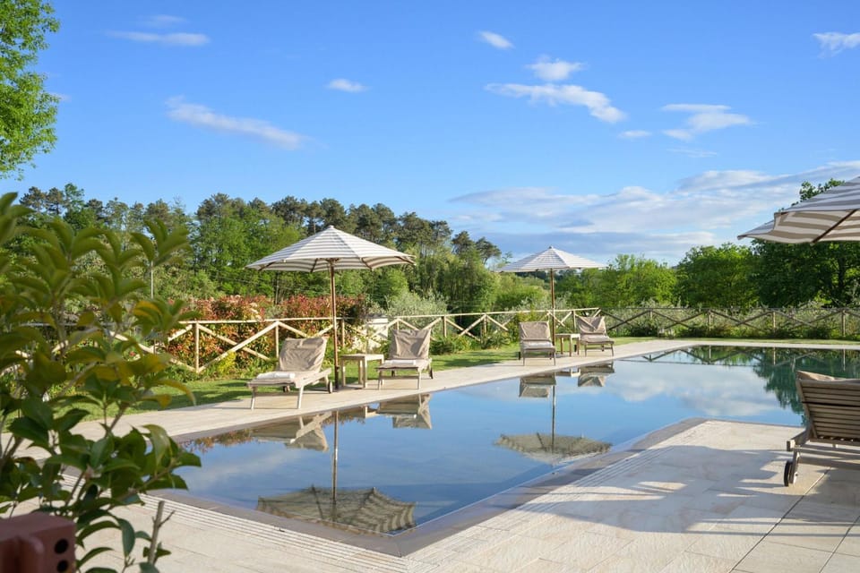 Property building, Facade/entrance, Spring, Activities, Summer, Garden, Balcony/Terrace, Other, Food, Area and facilities