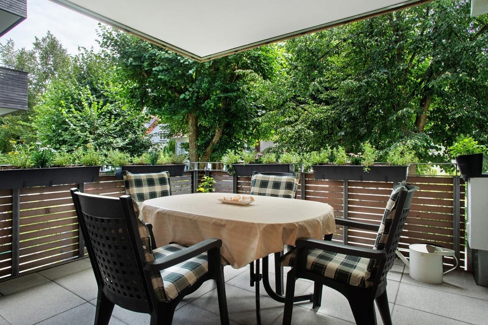 Property building, Balcony/Terrace, Living room