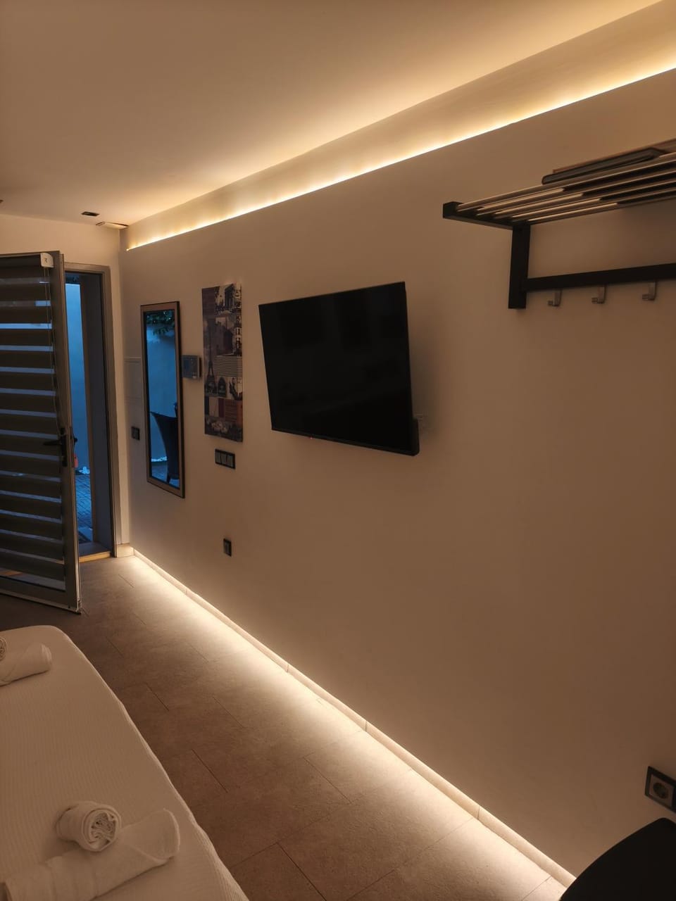Bed, TV and multimedia