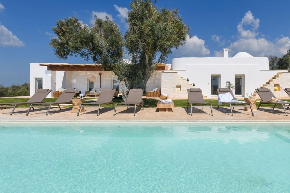 Property building, Facade/entrance, Spring, Activities, Summer, Garden, Balcony/Terrace, Kitchen or kitchenette, Other, Swimming pool