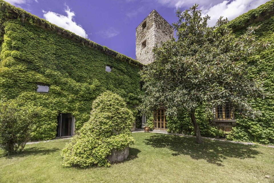 Property building, Facade/entrance, Spring, People, Activities, Summer, Garden, Balcony/Terrace, Spa and wellness centre/facilities, Other