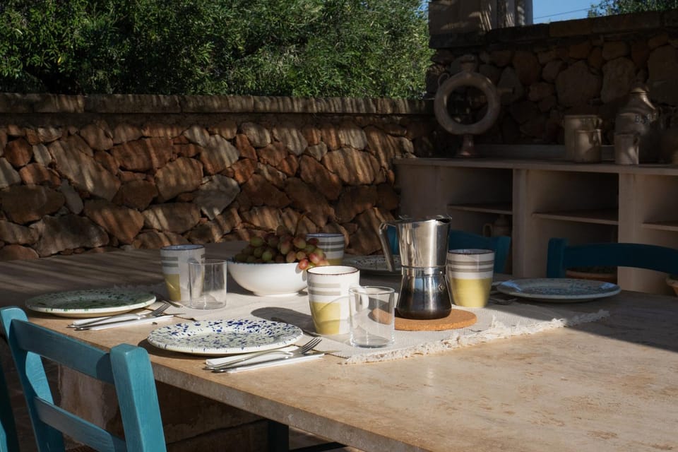 Day, Dining area