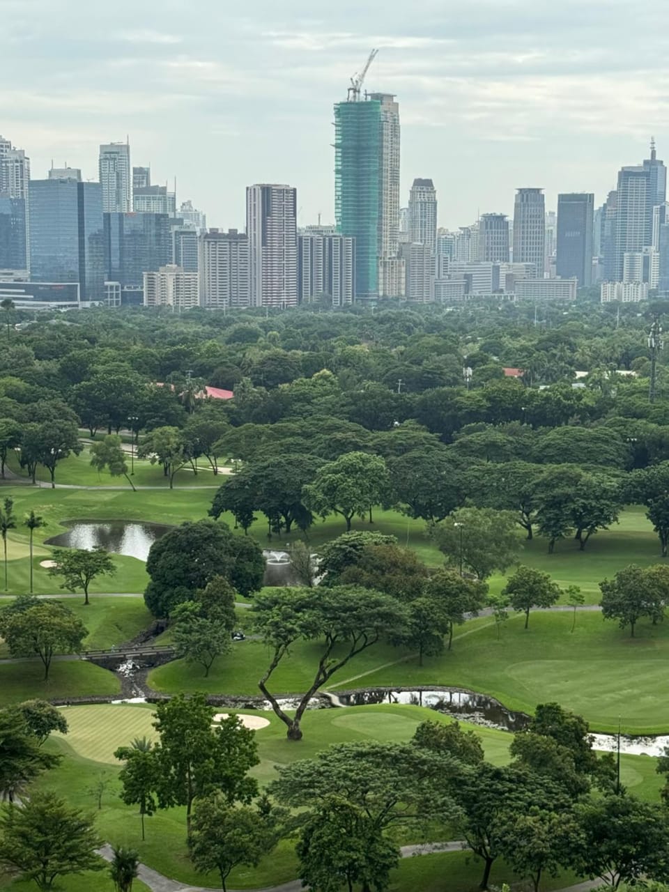 Minimalist Luxury Spacious 1 Bedroom in Burgos Circle Apartment in Makati