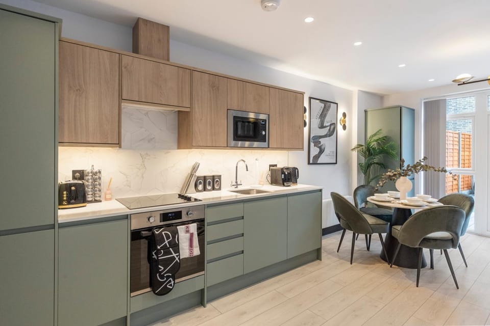 Coffee/tea facilities, Kitchen or kitchenette, Living room, Dining area, oven, stove, toaster, kitchen