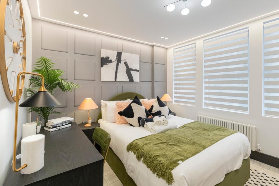 Bed, Photo of the whole room, Bedroom, heating, towels