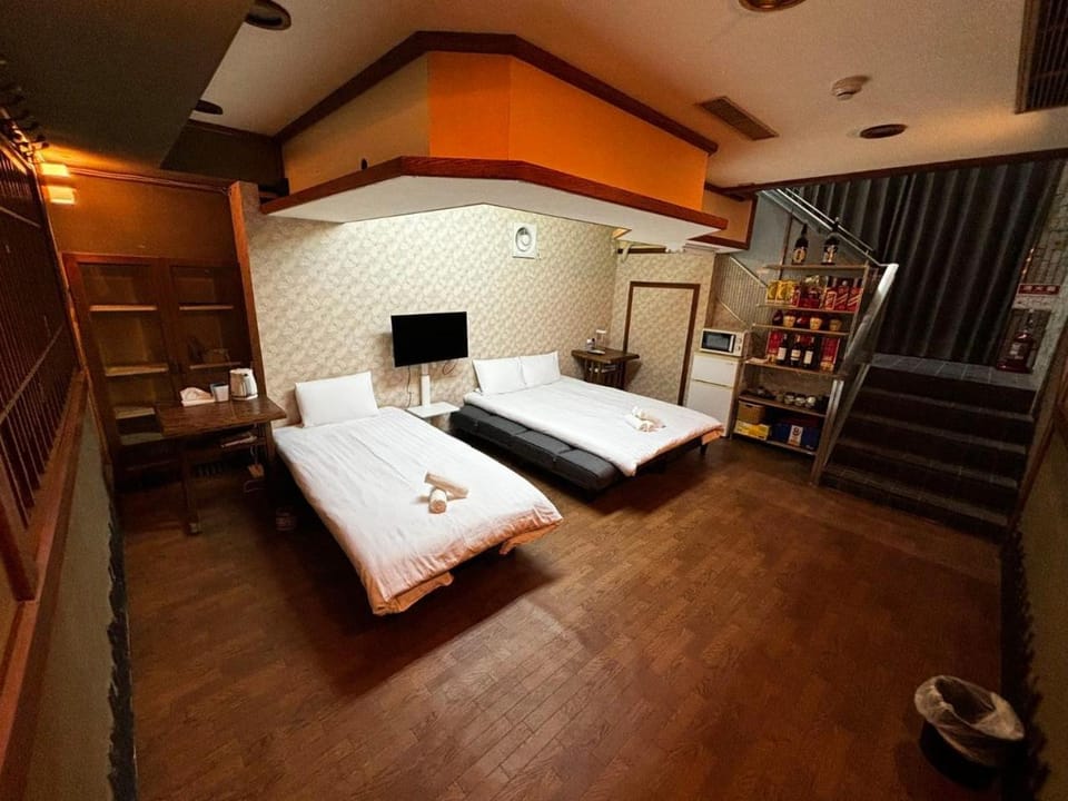 Bed, TV and multimedia, Living room, Photo of the whole room, Bedroom