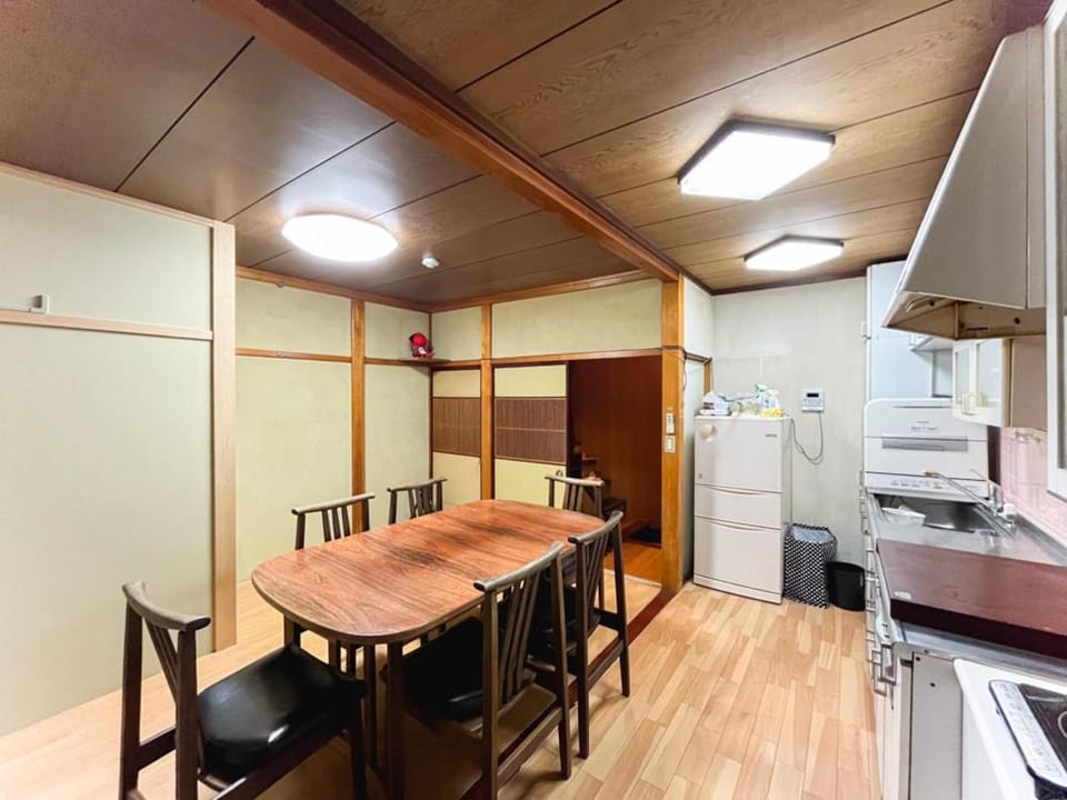 Kitchen or kitchenette, Dining area, stove