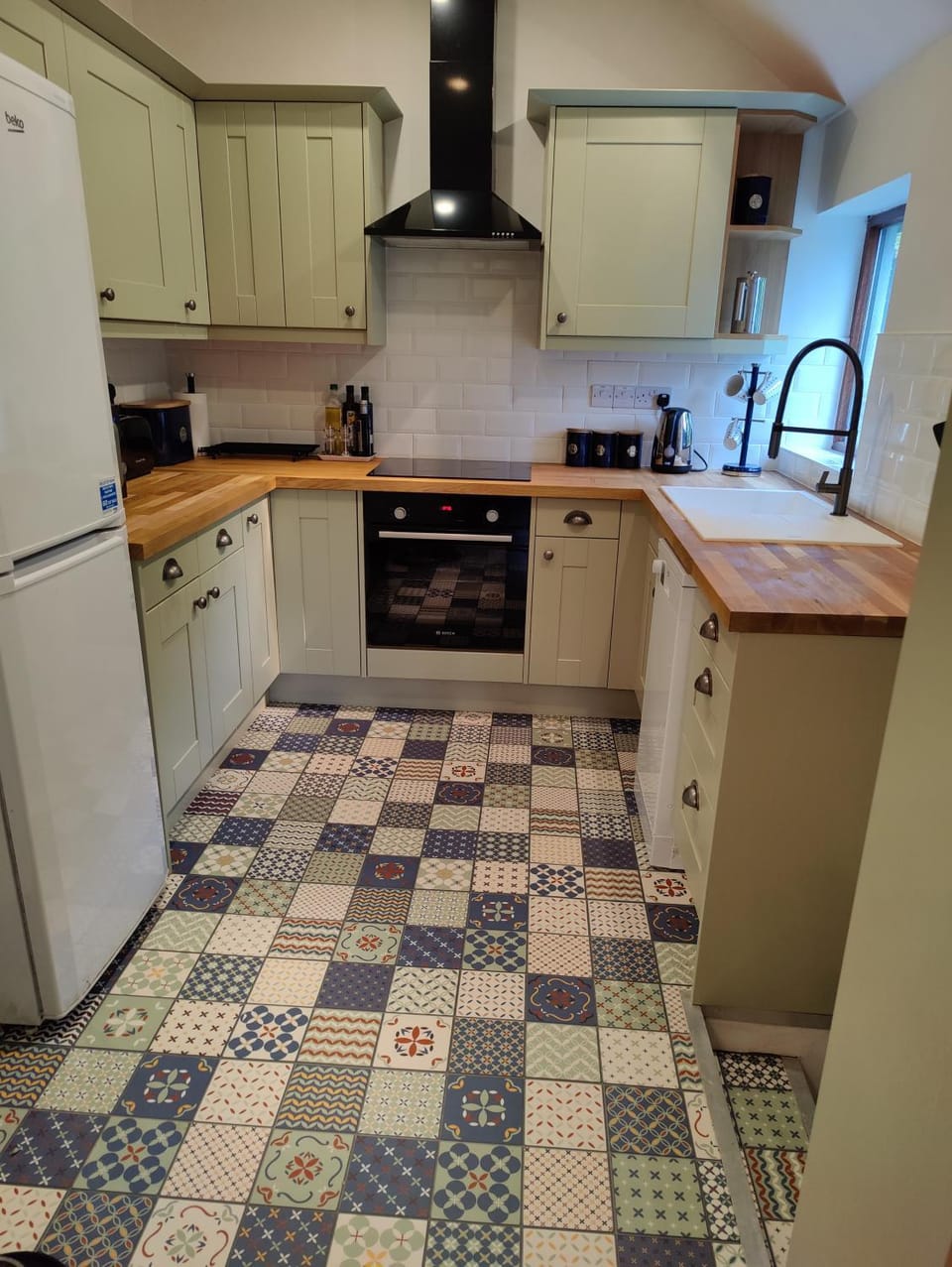 Kitchen or kitchenette, dishwasher, oven, pet friendly, stove