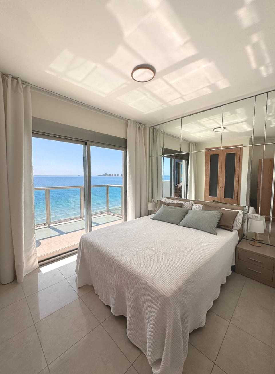 Bed, Balcony/Terrace, Photo of the whole room, Bedroom, Sea view