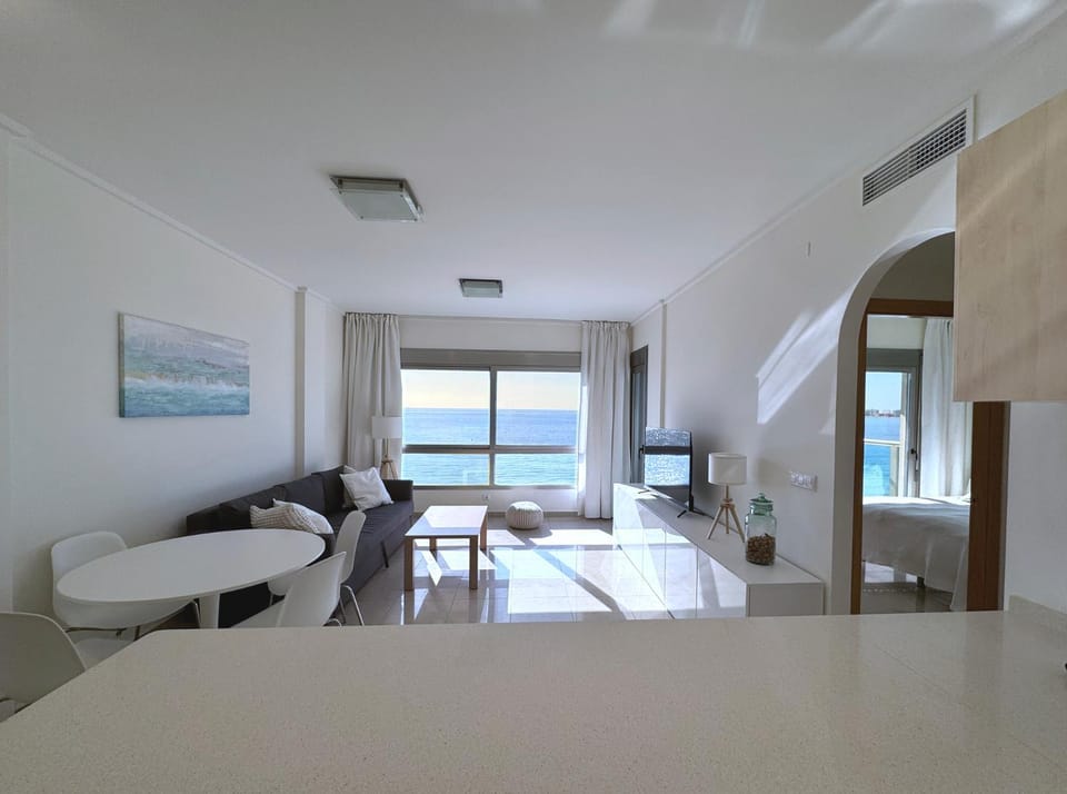 TV and multimedia, Kitchen or kitchenette, Living room, Seating area, Dining area, Sea view